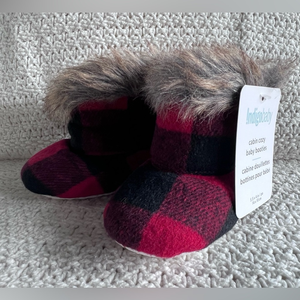 NWT Indigo Baby buffalo plaid fleece lined booties 0-6 months